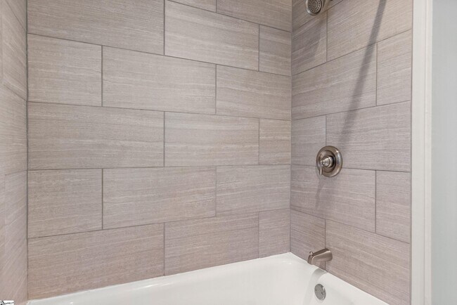 Building Photo - 309 Briarcliff Dr