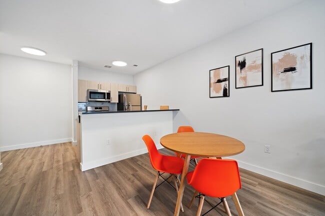 Building Photo - 72 S Essex Ave