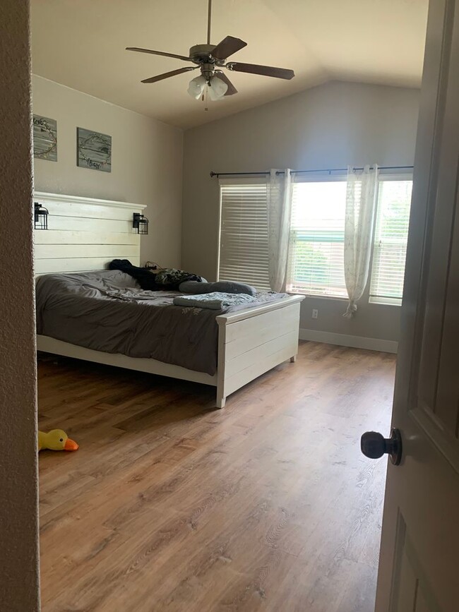 Building Photo - 4 Bedroom 2.5 Bath ready soon