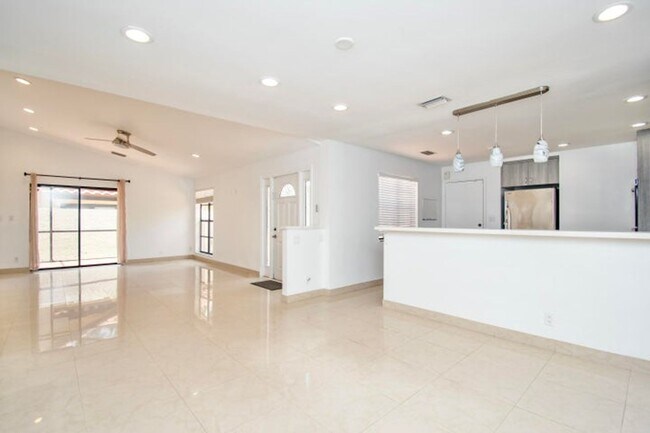 Building Photo - 21662 San Simeon Cir