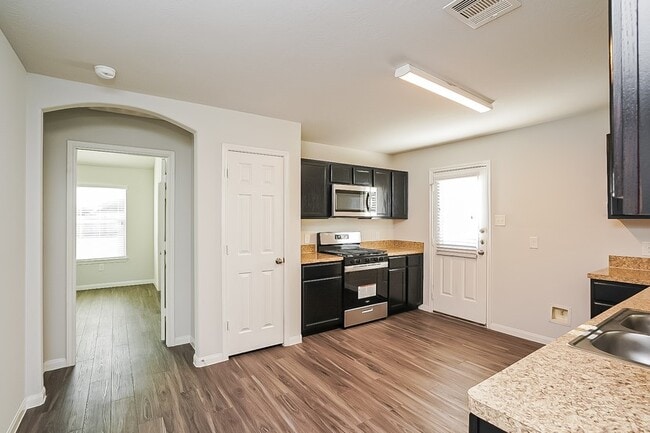 Building Photo - 2622 Needles Throw Ln