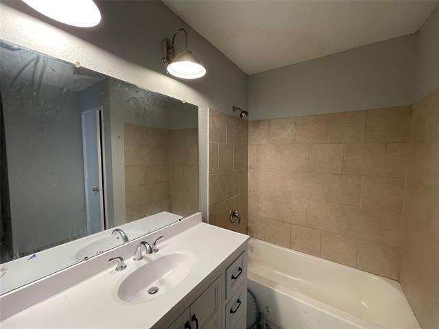 Building Photo - 4611 Wedgewood Dr
