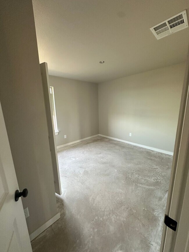 Building Photo - Modern Living Starts Here — Pre-Leasing at Hampton Hills!