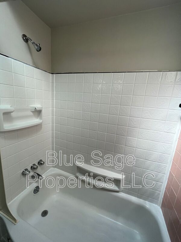 Building Photo - 319 S Church St