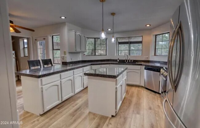 Building Photo - 5460 Knottingham Ln