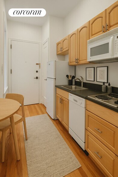 Building Photo - 705 9th Ave