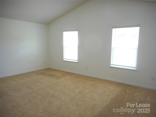 Building Photo - 820 Larmore Ave