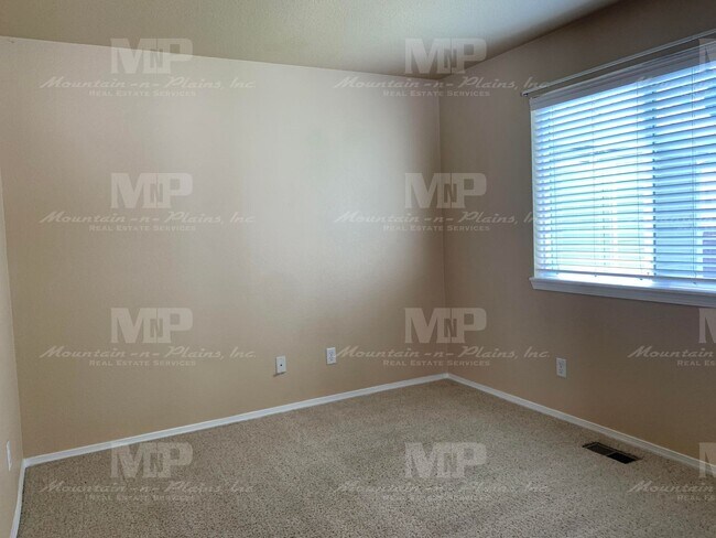 Building Photo - 714 Bentley Pl