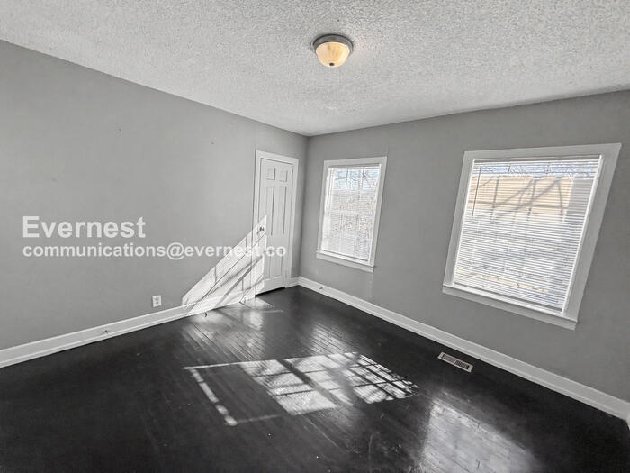 Building Photo - 1701 4th Ave W