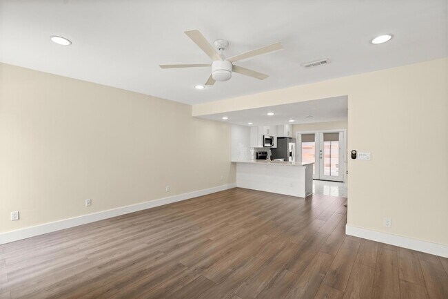 Building Photo - 6410 Chimney Creek Cir