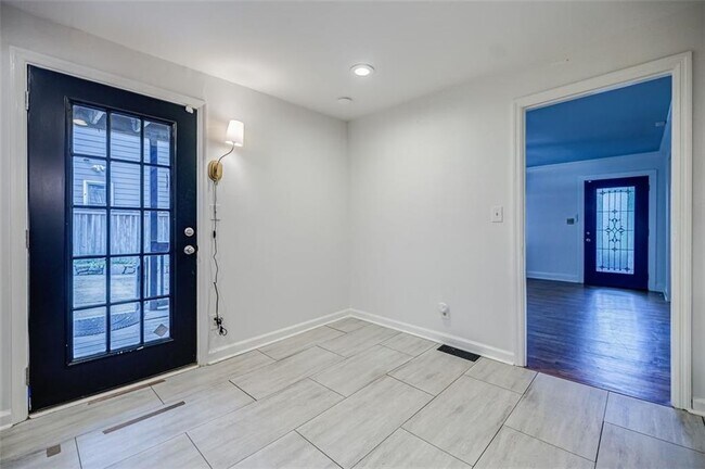 Building Photo - 183 Locust St NE