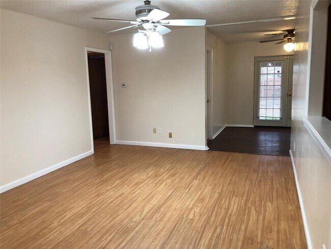 Building Photo - 900 Barkley Cir