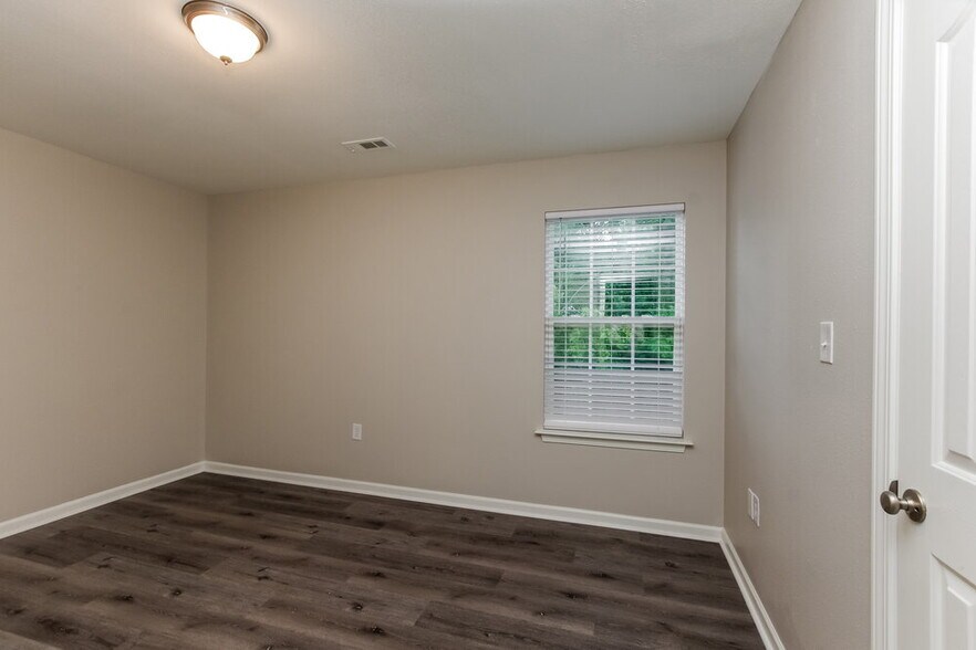 Building Photo - 2224 Gooseberry Rd