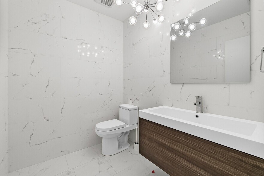 Building Photo - 2814 W North Ave