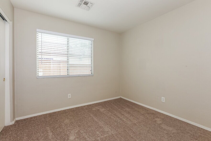 Building Photo - 6418 W Preston Ln