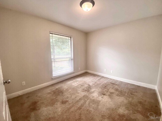 Building Photo - 8431 Ferlon Ave