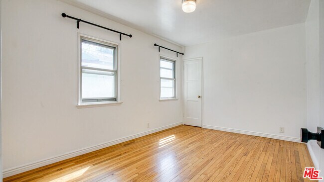 Building Photo - 6632 W 87th St