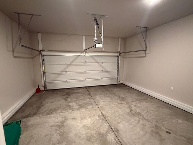 Building Photo - 3500 Hilltop Trl