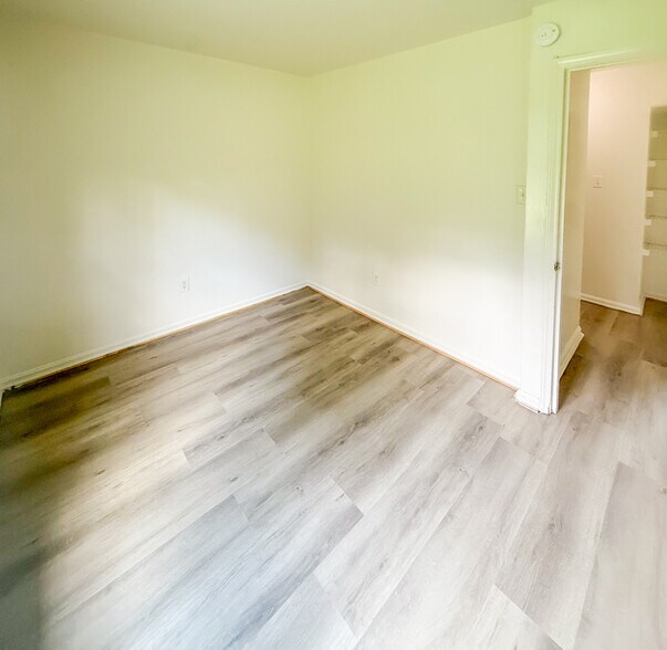 Building Photo - 520 Lancaster Creek Dr