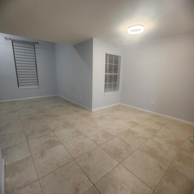 Building Photo - 1050 Crystal Way