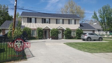 Building Photo - 2 Bd 1.5 Bath Duplex in Milcreek