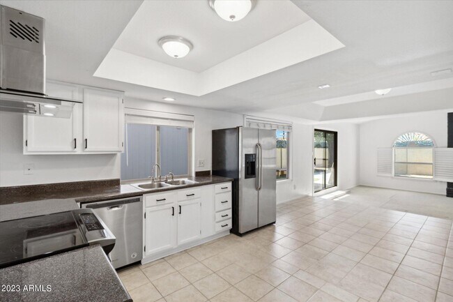 Building Photo - 2150 S Las Palmas