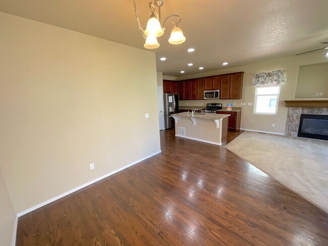 Building Photo - 4 Bedroom Home Available Near Voyager Pkwy...
