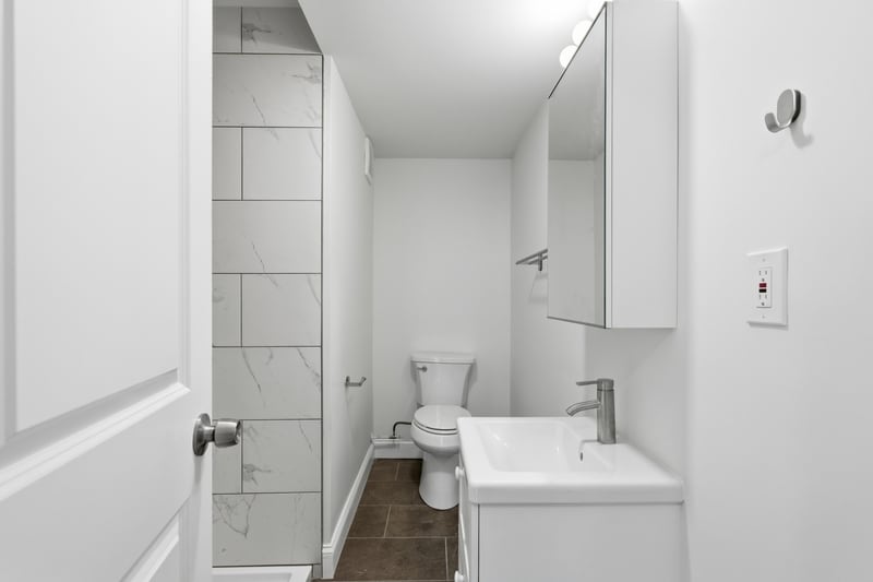 Building Photo - 2212 Cambridge St