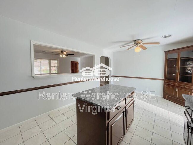 Building Photo - 712 Woodstock Rd
