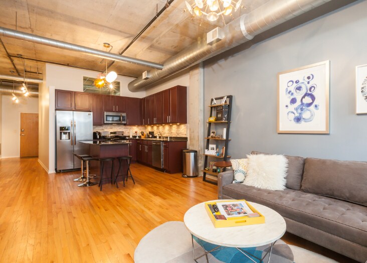 Building Photo - 933 W Van Buren St