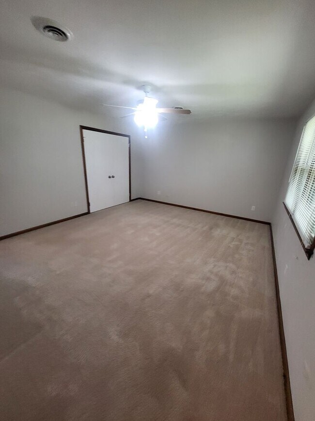 Building Photo - EASTON PLACE