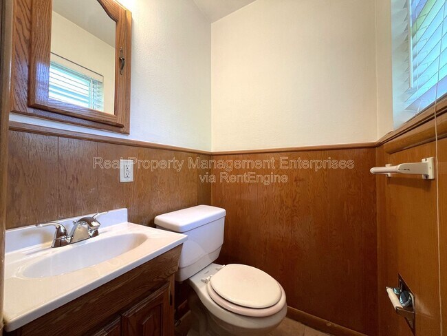 Building Photo - 1817 Hardy Dr