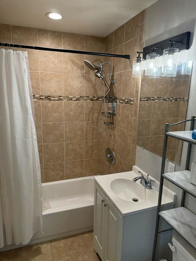 Building Photo - 3BR 2BA house for rent in prime Clairemont  location