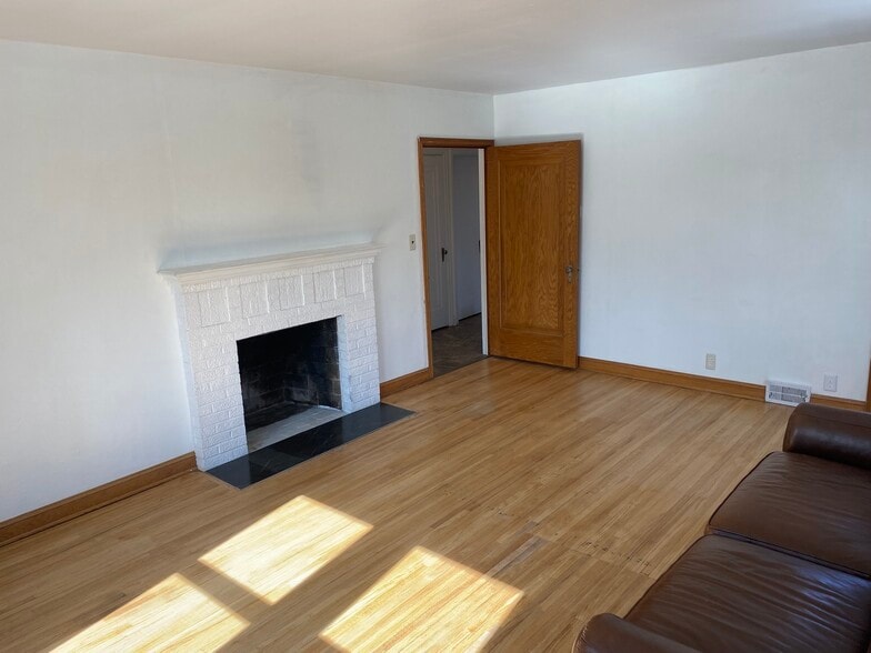 Building Photo - 4324 France Ave S