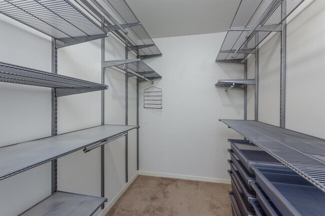 Building Photo - 10318 Briar Forest Dr