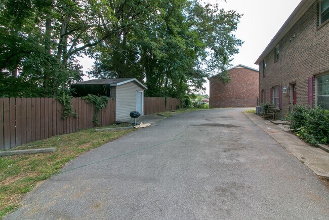 Building Photo - 103 Bennett Dr