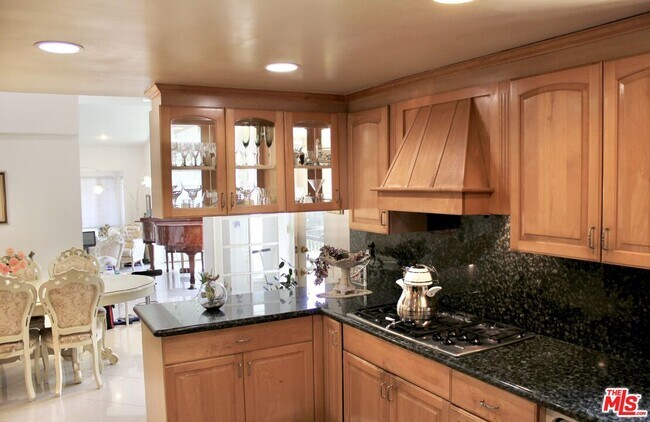 Building Photo - 1265 Bienveneda Ave