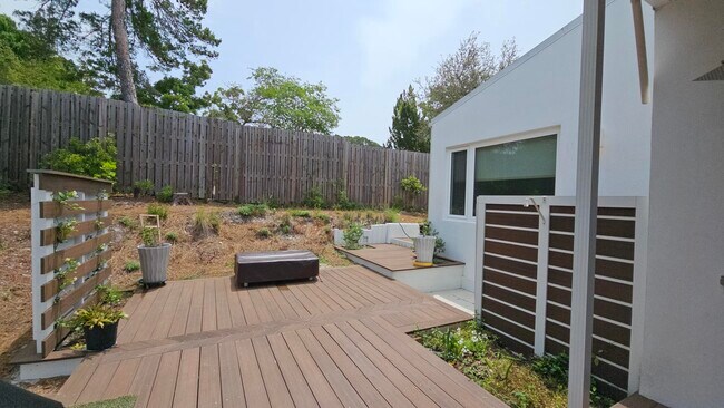Building Photo - 63 1st Ct