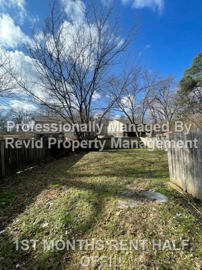 Building Photo - PORCH TREE 2977