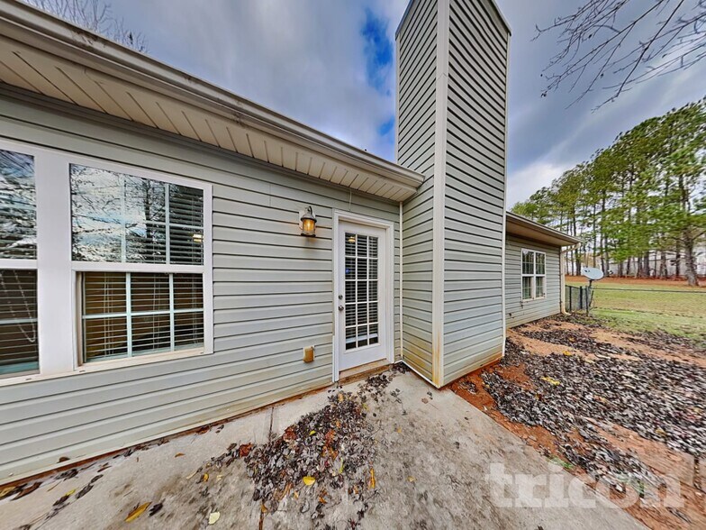 Building Photo - 621 Savannah Dr