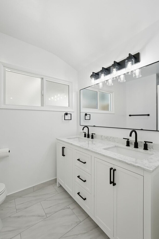 Building Photo - 23723 Aetna St