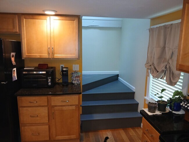 Building Photo - 30 Searles Hill Rd