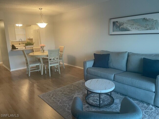 Primary Photo - 200 Forest Lakes Blvd