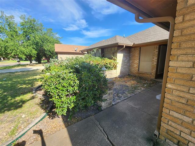 Building Photo - 2442 Hallmark St