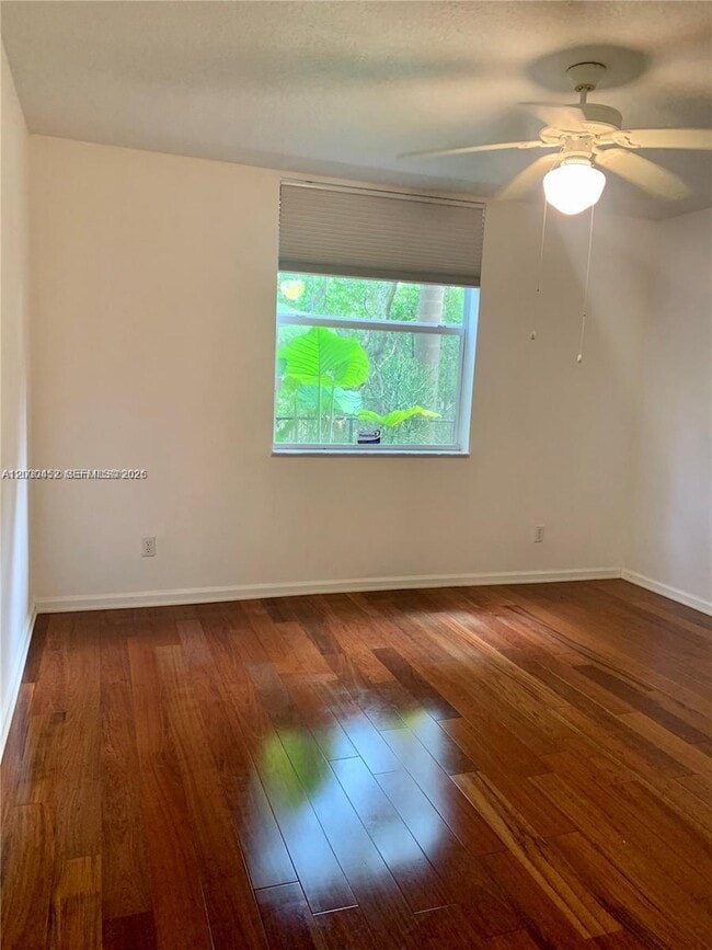 Building Photo - 529 E Sheridan St