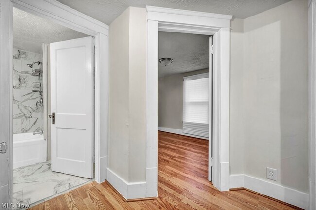 Building Photo - 960 Whittier Ave