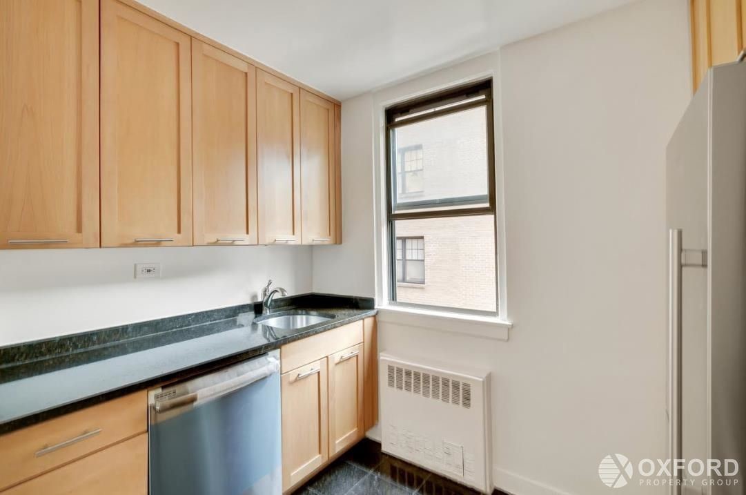 Building Photo - 440 E 79th St