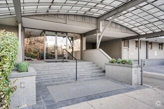 Building Photo - Great Barrington Condo