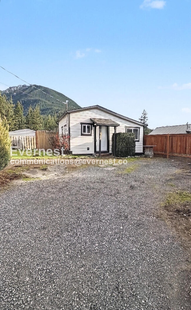 Building Photo - 43410 SE N Bend Way