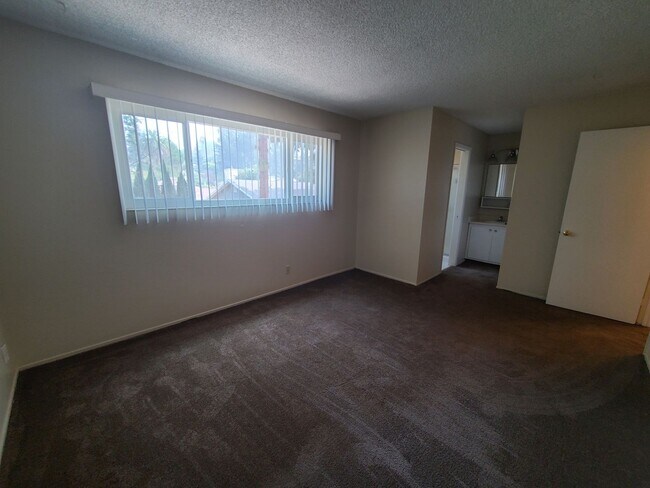 Building Photo - Utilities Included! Hayward 2-Bedroom with...